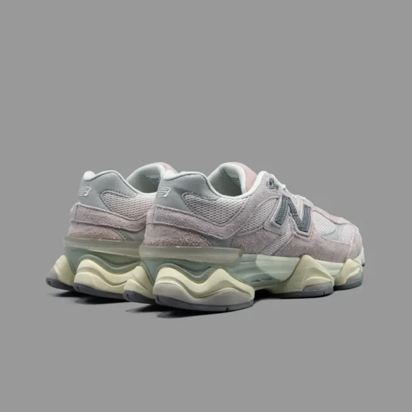 نیوبالانس 9060 صورتی کمرنگ | New Balance 9060 December Sky Pink - Image 3