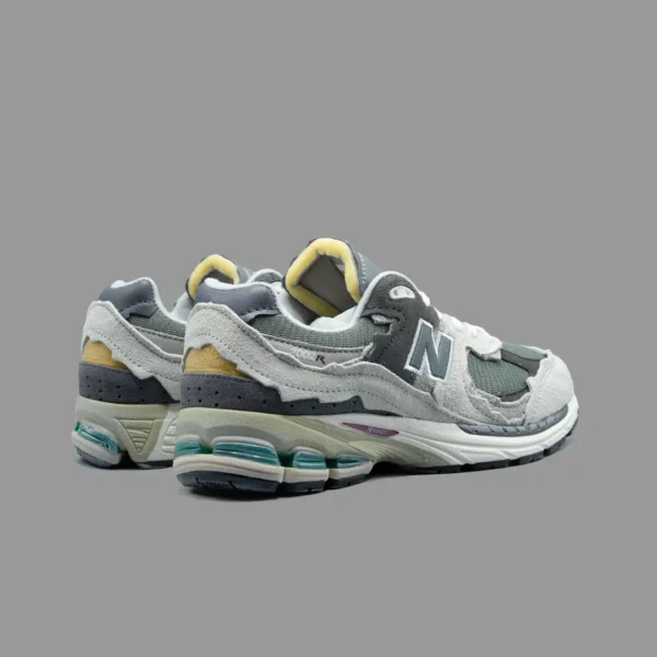 نیوبالانس 2002r پروتکشن پک طوسی روشن | New Balance 2002r Protection Pack Rain Cloud - Image 3