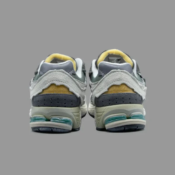 نیوبالانس 2002r پروتکشن پک طوسی روشن | New Balance 2002r Protection Pack Rain Cloud - Image 4