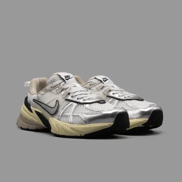 نایکی وی تو کی سفید نقره ای | Nike V2K Run Summit White - Image 2