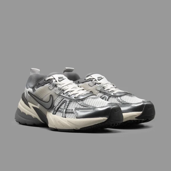 نایکی وی تو کی طوسی پلاتینیوم | Nike V2K Run Pure Platinum Wolf Gray - Image 2
