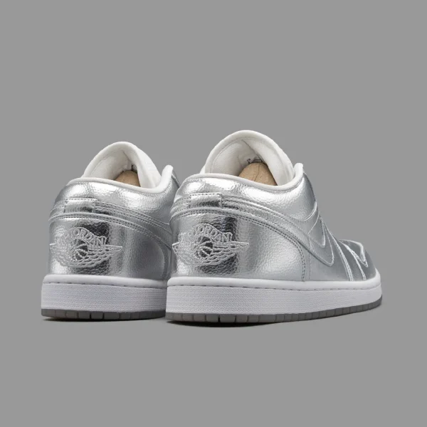 نایکی جردن 1 نقره ای ساق کوتاه | Nike Air Jordan 1 Low OG Metallic Silver - Image 3
